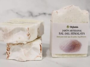 Jabón de Sal del Himalaya con etiqueta y caja kraft